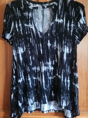 Mudd Black & White Tie-Dye V-Neck Short Sleeve Top Ws Large